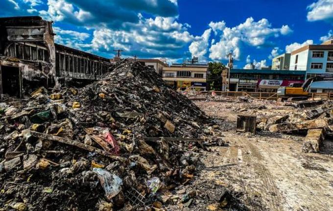 VÍDEO: Incêndio destruiu mais de R$ 1,6 milhão em produtos do Super Vipi