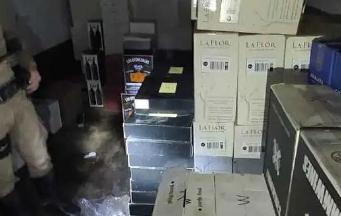 Apreensões em rodovias de SC disparam a R$ 20 milhões com "explosão" de cigarros ilegais