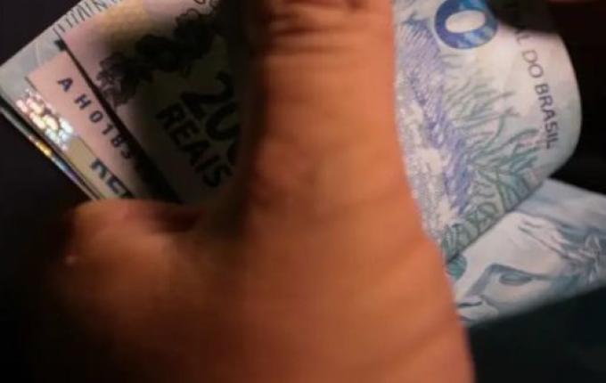 Lula sanciona regra que limita aumento do salário mínimo