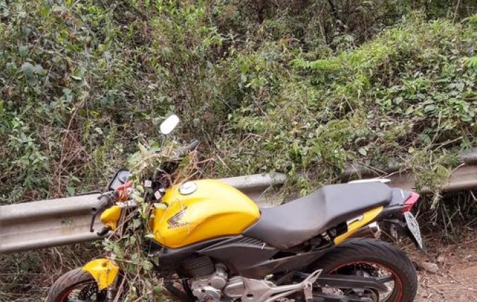 Motoqueiro fica gravemente ferido em queda na SC-157