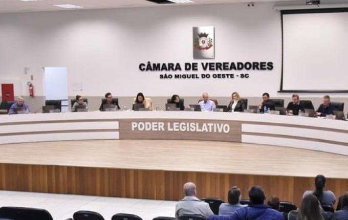 Vereadores derrubam veto de prefeito a projeto da agricultura familiar