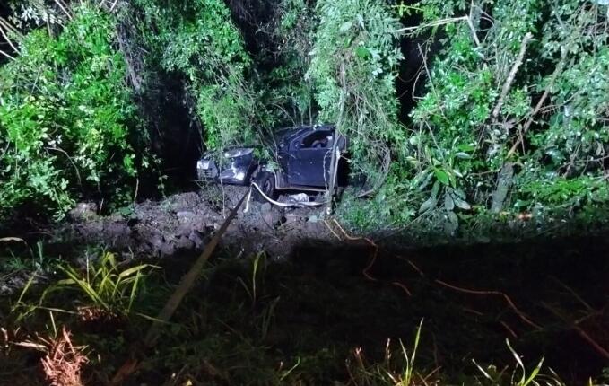 Motorista fica ferido em saída de pista e queda em ribanceira na BR-158
