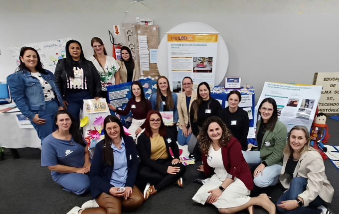Professores de SMO participam de seminário regional do ProLEEI em Chapecó