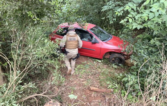 Perseguição policial leva PM até drogas escondidas em área de mata em São Miguel do Oeste