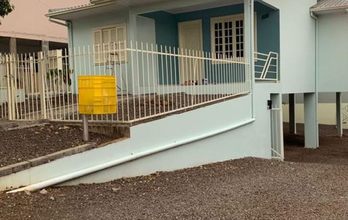 VÍDEO: Trabalhador cai de escada e sofre ferimentos em SMOeste