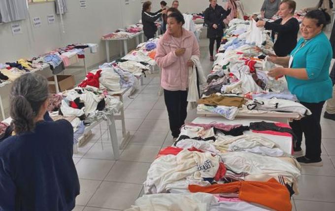 Bazar Solidário segue até domingo no Salão Paroquial, em SMOeste