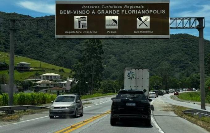 Rodovias federais de SC devem ter aumento de 75% no trânsito até o Réveillon