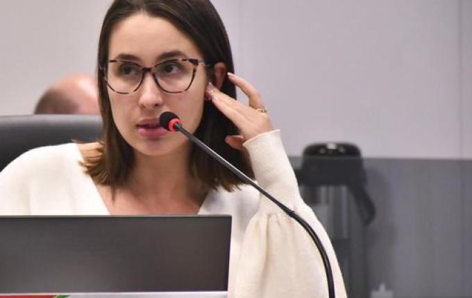 “Repressão não resolve”, vereadora justifica voto contra proibição de drogas em espaços públicos