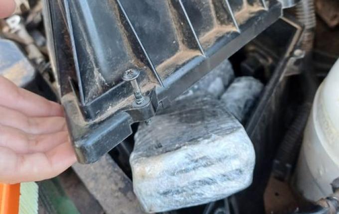 PRF flagra casal com 52 iPhones escondidos em carro na BR-282