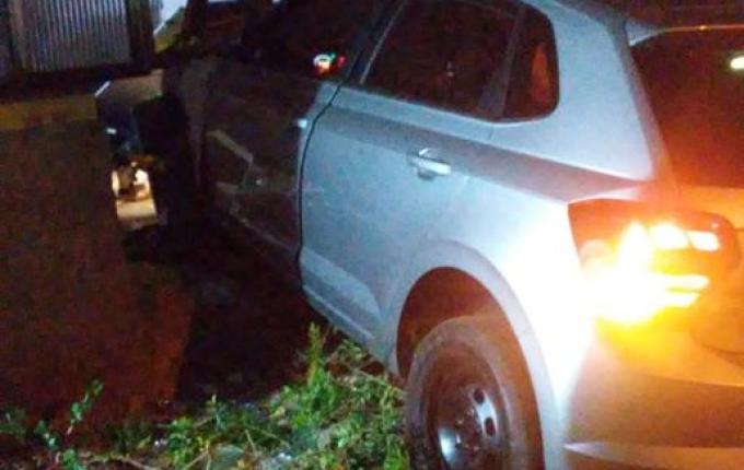 Veículo invade quarto de residência e deixa uma pessoa ferida em SJCedro