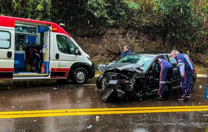 Colisão frontal deixa feridos na BR-282 em São Miguel do Oeste; vídeo