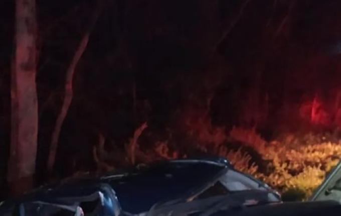 Criança de 6 anos morre em batida com carro parado em SC; motorista foge