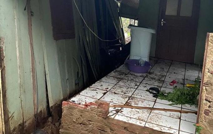 Ventania derruba árvores e danifica casa no interior de Iporã do Oeste e São João do Oeste