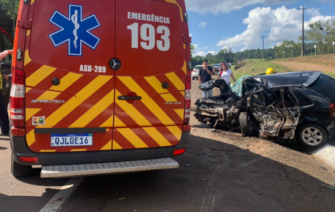 Colisão frontal causa morte na BR-282 entre SMO e Paraíso