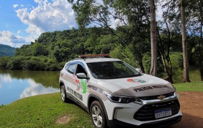 Jovem é preso por roubo, desacato e porte ilegal de arma no interior de Itapiranga