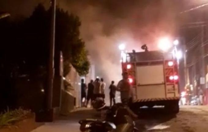 Bombeiros controlam incêndio em açougue em Itapiranga