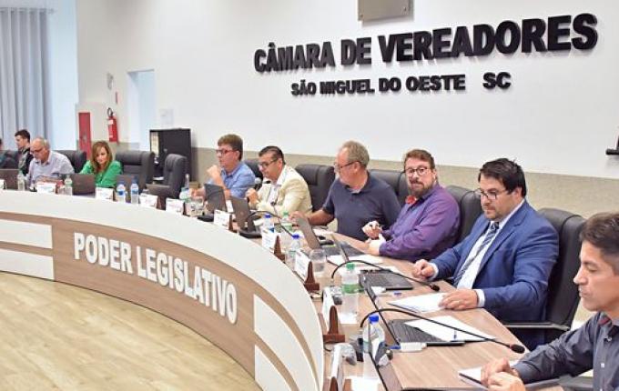 Vereadores aprovam projetos em regime de urgência