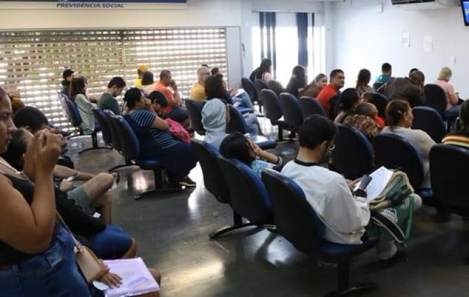 Fila para benefícios do INSS atinge 2,6 milhões em agosto, mais que o dobro do ano passado