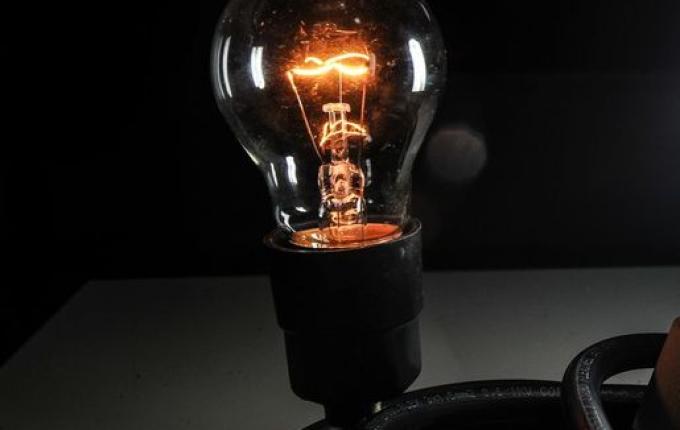 Queda de raio na subestação da Celesc deixa 20 mil consumidores sem luz