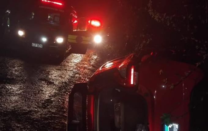 Acidente em estrada rural de Tunápolis deixa duas pessoas feridas