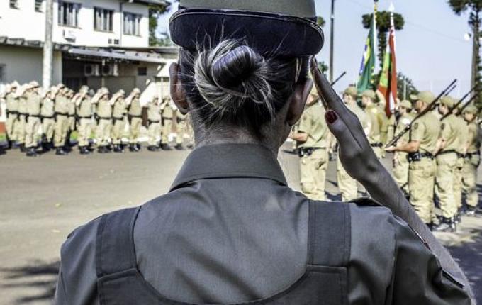 Sem desfile da independência, PM faz campanha por bandeira do Brasil nas janelas