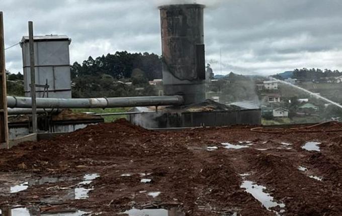 Incêndio atinge depósito de maravalha de empresa no interior de Paraíso