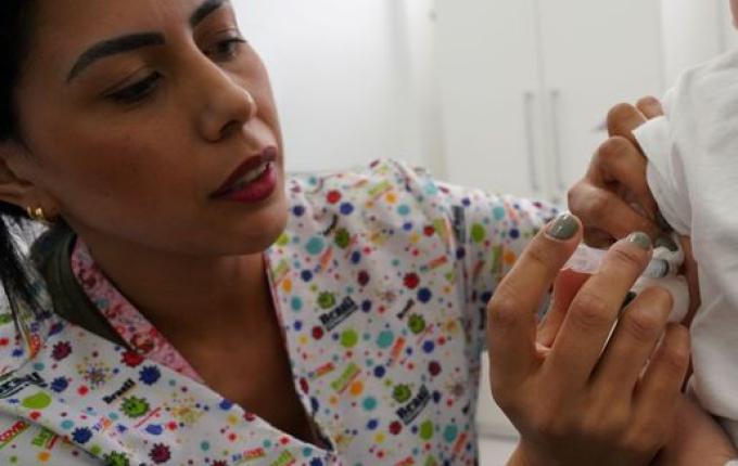 SC atinge meta de vacinação contra o sarampo e não registra casos desde 2021