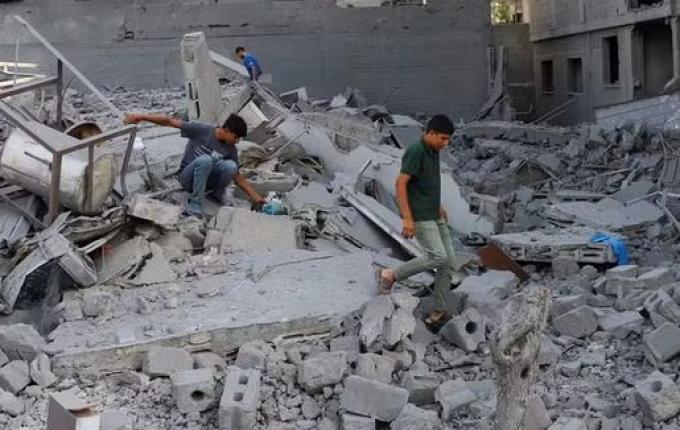 Israel mantém ofensiva em Gaza apesar de apelos por cessar-fogo e negociações de paz