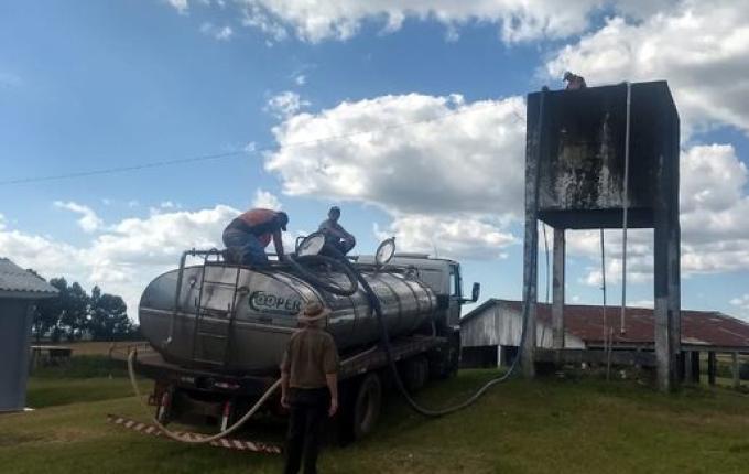 Prefeitura de Palma Sola realiza entrega de água para 50 famílias