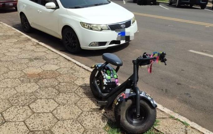 Ciclista bate em porta de carro aberta e fica ferido em Maravilha