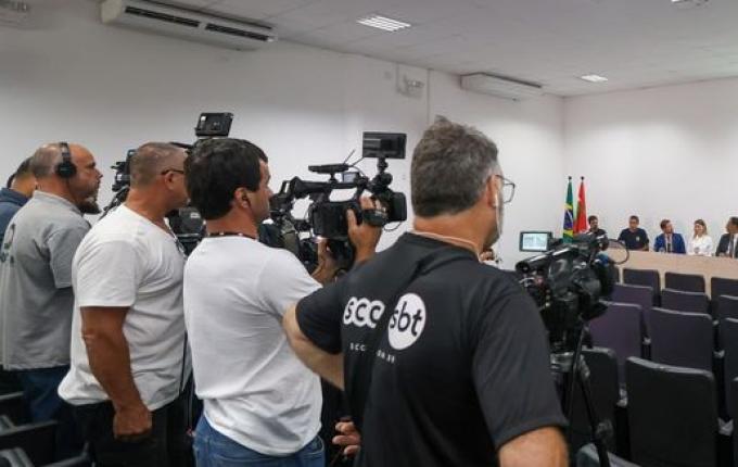 Jovens que morreram em veículo sofreram asfixia