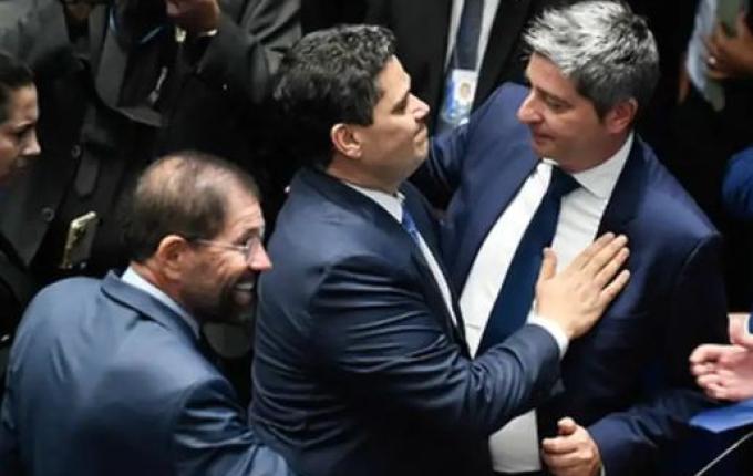 Davi Alcolumbre é eleito presidente do Senado com ampla maioria