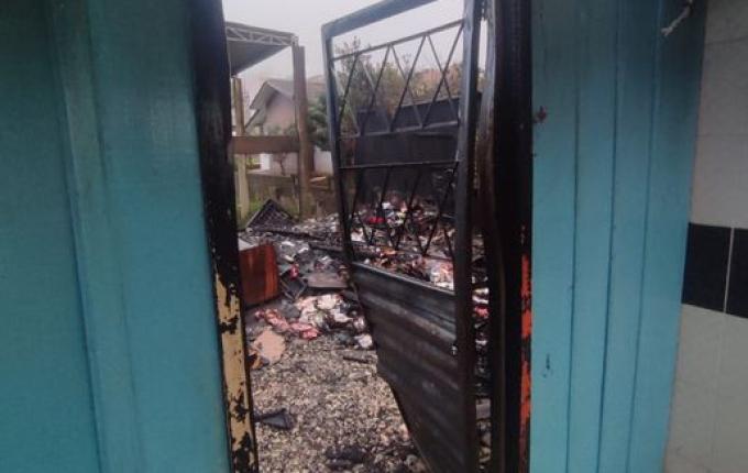 Incêndio criminoso destrói casa em São Lourenço do Oeste