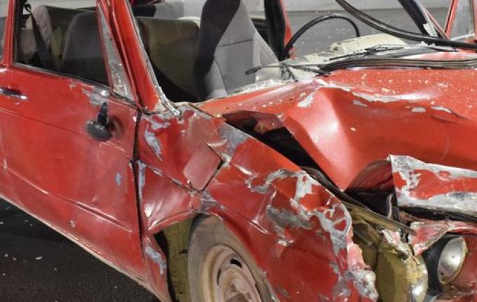 Acidente deixa duas pessoas feridas no centro da cidade