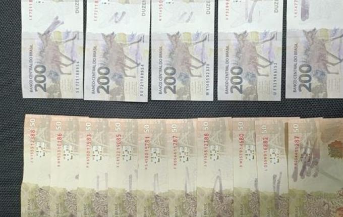 Homem é preso com R$ 1,5 mil em notas falsas durante operação policial em Palmitos