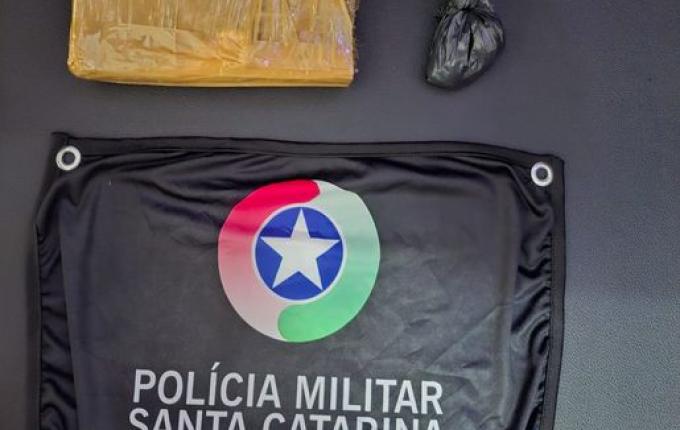 Adolescente é apreendido e homem é preso por tráfico de drogas em Campo Erê