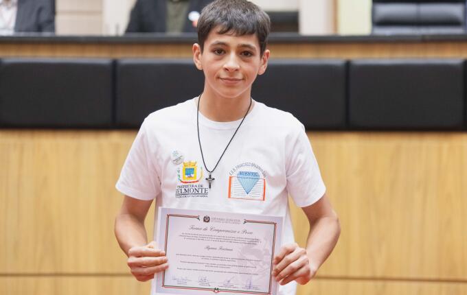 Estudantes de Belmonte vivem experiência parlamentar na Alesc durante o Parlamento Jovem