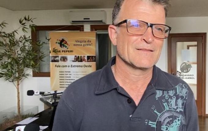 VÍDEO: Casal encontra dinheiro na rua e quer devolver em SMO