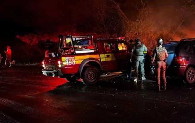 Identificada mulher que morreu carbonizada em sequestro e colisão na BR-282