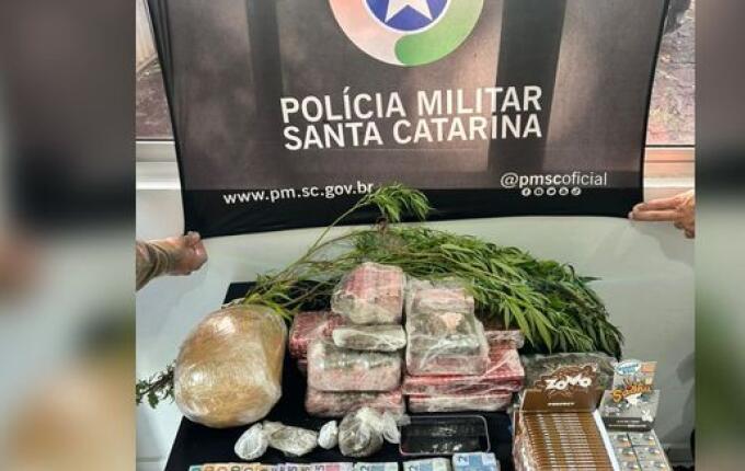 PM apreende mais de 7 quilos de maconha e prende três por tráfico em SMO