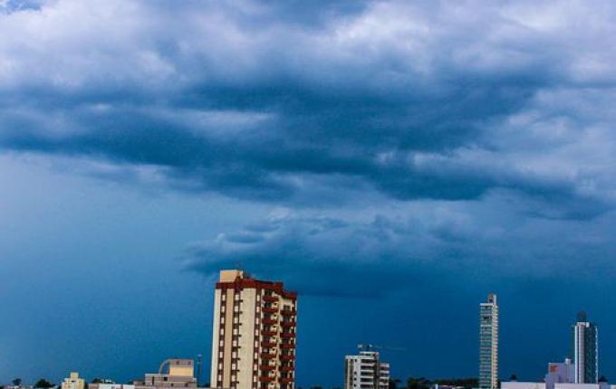 SC tem alerta para chuva intensa e queda de granizo neste domingo; veja por região