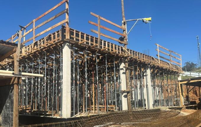 Obra do novo Fórum de São José do Cedro avança para o segundo pavimento