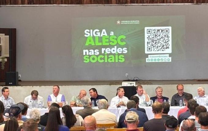 São José do Cedro recebe seminário sobre o futuro da cadeia produtiva do leite