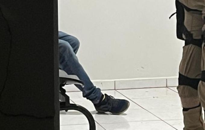 Homem é preso em flagrante com arma após fugir da PM em São Miguel do Oeste