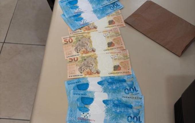 Adolescente é apreendido com R$ 1 mil em cédulas falsas em Dionísio Cerqueira