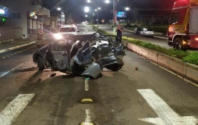 Morre homem que fugiu de abordagem policial e bateu carro no centro