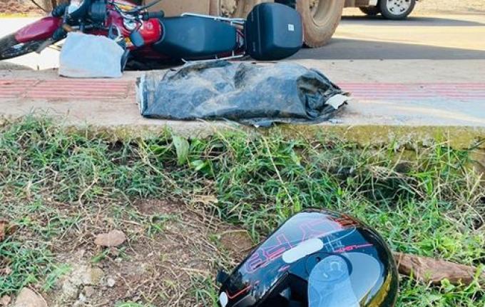 Homem fica ferido em colisão entre caminhão e moto em Itapiranga