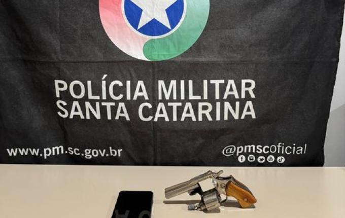 Homem é preso com revólver na cintura em rodoviária de Dionísio Cerqueira