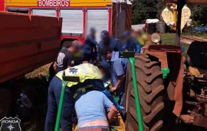 Mulher morre após cair sobre máquina forrageira