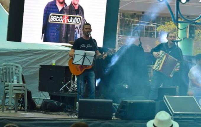 Decoração e Palco Aberto são atrações na praça central de SMOeste neste domingo